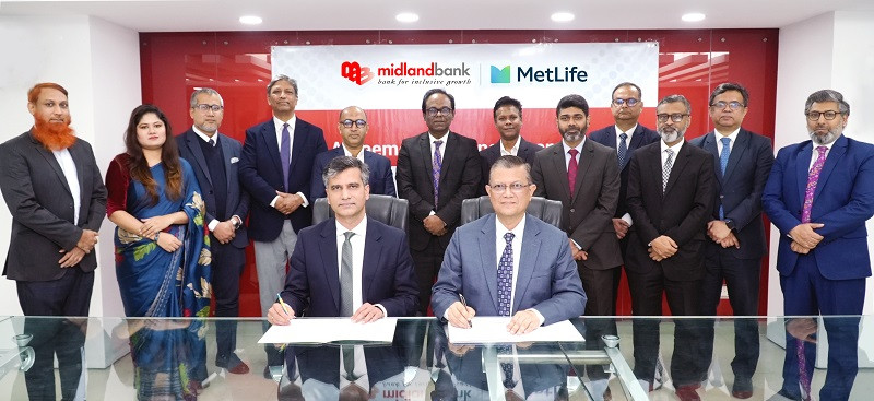 মিডল্যান্ড ব্যাংকের কর্মী ও তাঁদের নির্ভরশীলরা মেটলাইফ বাংলাদেশের বীমা সেবার আওতায় আসছেন